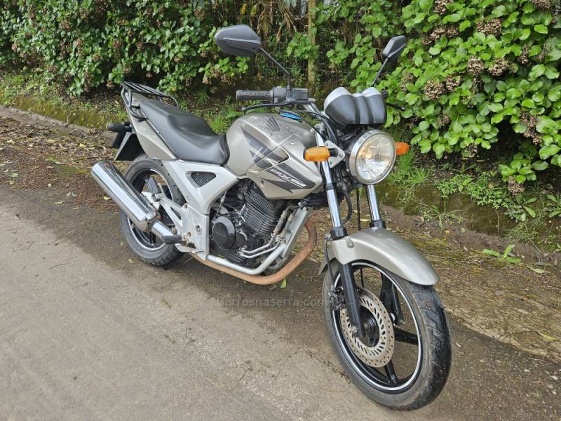 HONDA - CB 250F TWISTER - 2008/2008 - Prata - R$ 11.000,00