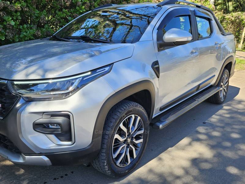 FIAT - STRADA - 2023/2024 - Prata - R$ 129.900,00