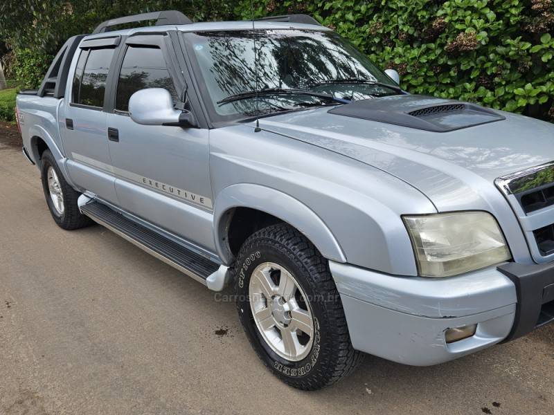 CHEVROLET - S10 - 2008/2009 - Prata - R$ 50.000,00