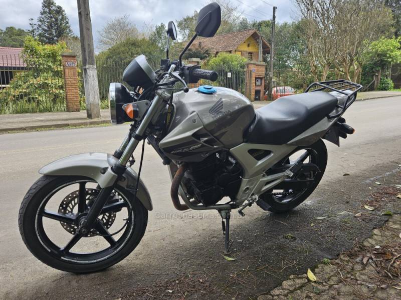 HONDA - CB 250F TWISTER - 2008/2008 - Prata - R$ 11.000,00