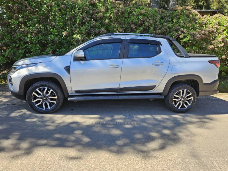FIAT - STRADA - 2023/2024 - Prata - R$ 129.900,00