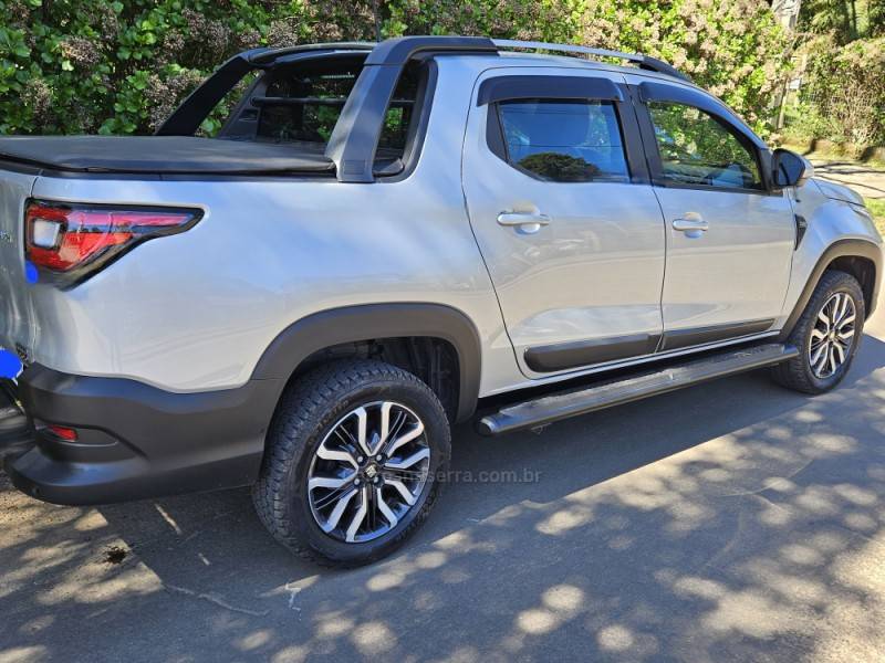 FIAT - STRADA - 2023/2024 - Prata - R$ 129.900,00