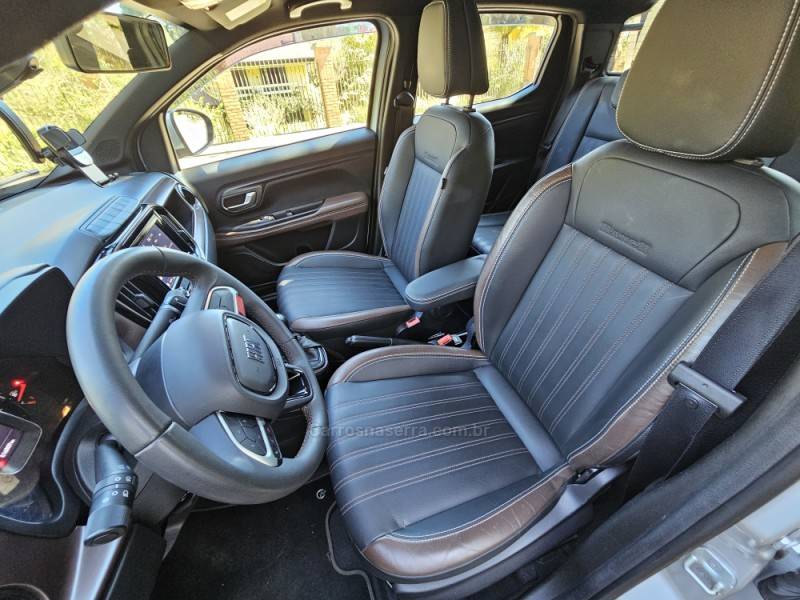 FIAT - STRADA - 2023/2024 - Prata - R$ 129.900,00