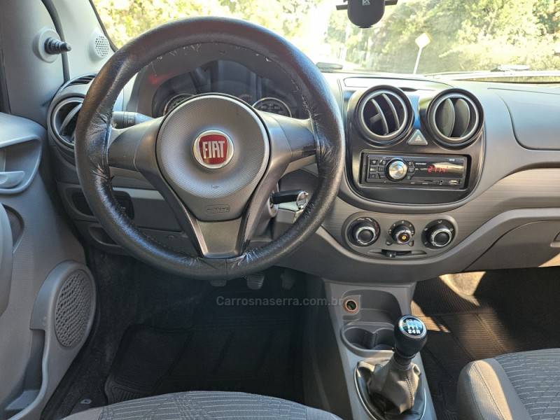 FIAT - PALIO - 2014/2015 - Vermelha - R$ 38.000,00