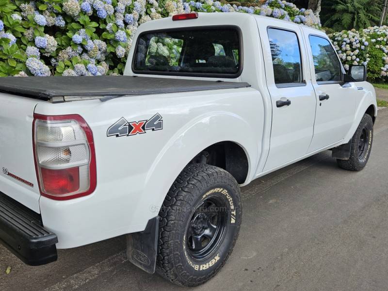 FORD - RANGER - 2011/2012 - Branca - R$ 68.900,00