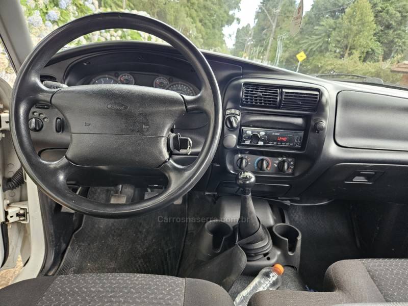 FORD - RANGER - 2011/2012 - Branca - R$ 68.900,00