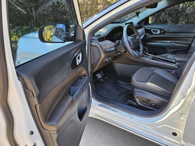 JEEP - COMMANDER - 2022/2022 - Branca - R$ 204.990,00