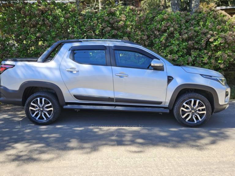 FIAT - STRADA - 2023/2024 - Prata - R$ 129.900,00