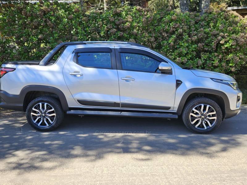 FIAT - STRADA - 2023/2024 - Prata - R$ 129.900,00