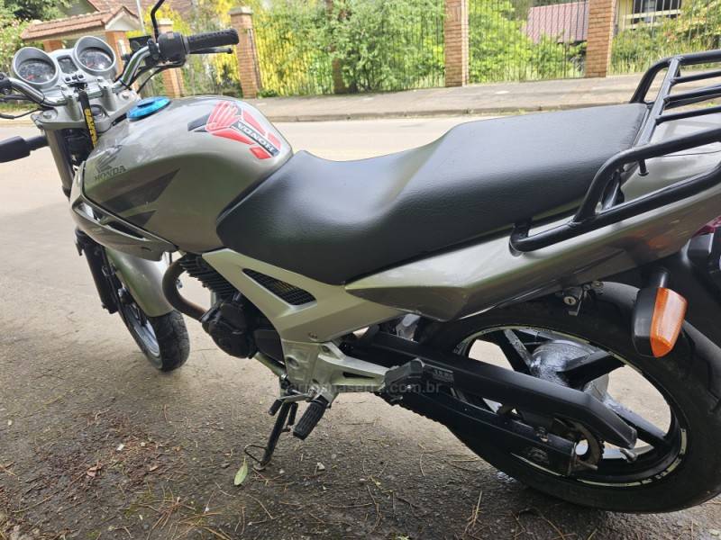 HONDA - CB 250F TWISTER - 2008/2008 - Prata - R$ 11.000,00