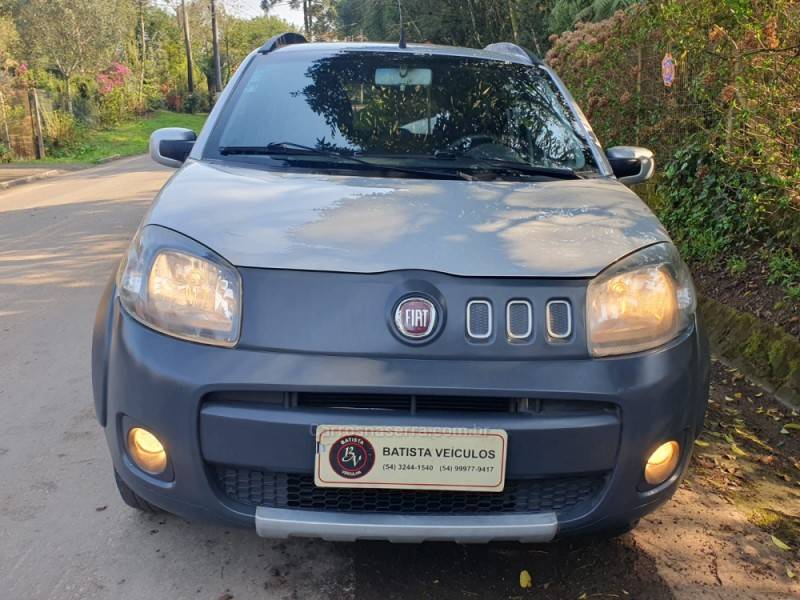 FIAT - UNO - 2011/2012 - Prata - R$ 32.000,00