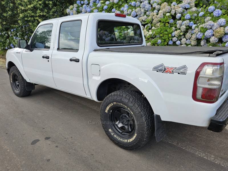 FORD - RANGER - 2011/2012 - Branca - R$ 68.900,00