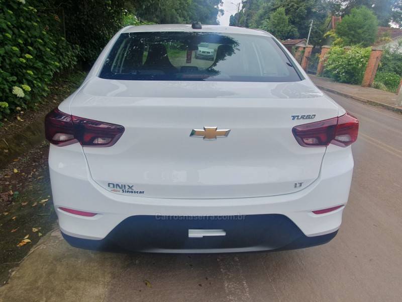 CHEVROLET - ONIX - 2024/2025 - Branca - R$ 114.000,00