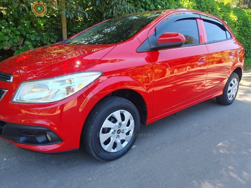 CHEVROLET - ONIX - 2014/2014 - Vermelha - R$ 42.000,00