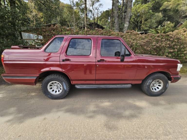 FORD - F-1000 - 1993/1994 - Vermelha - R$ 65.000,00