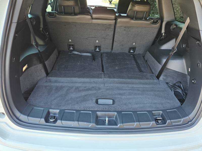 JEEP - COMMANDER - 2022/2022 - Branca - R$ 204.990,00