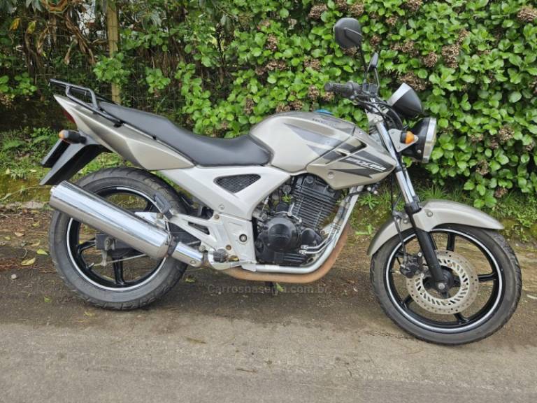 HONDA - CB 250F TWISTER - 2008/2008 - Prata - R$ 11.000,00