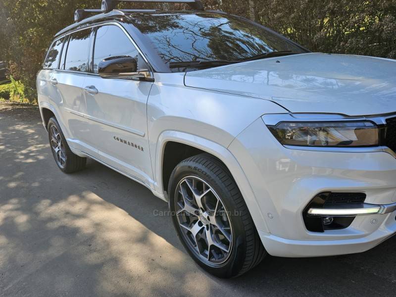 JEEP - COMMANDER - 2022/2022 - Branca - R$ 204.990,00