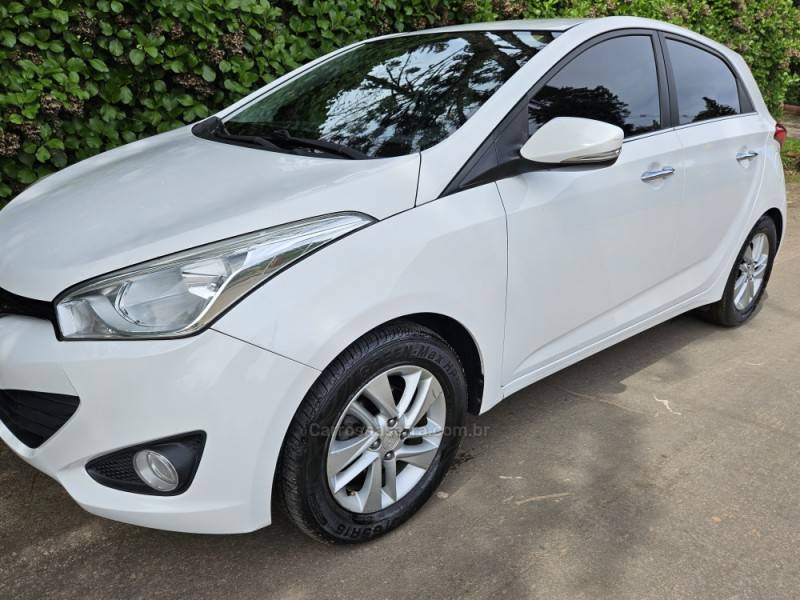 HYUNDAI - HB20 - 2014/2015 - Branca - R$ 53.990,00