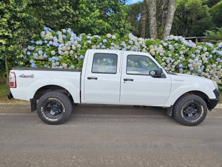 FORD - RANGER - 2011/2012 - Branca - R$ 68.900,00