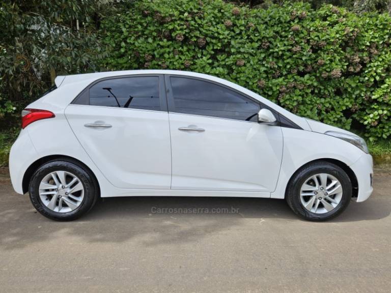 HYUNDAI - HB20 - 2014/2015 - Branca - R$ 53.990,00