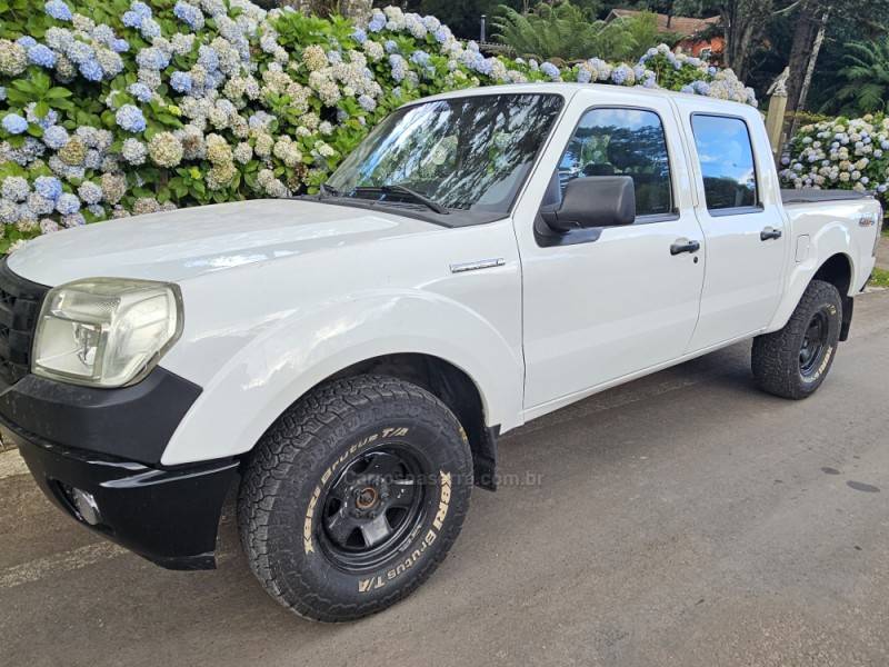 FORD - RANGER - 2011/2012 - Branca - R$ 68.900,00