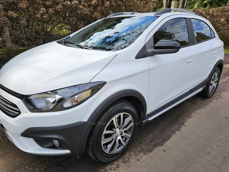 CHEVROLET - ONIX - 2017/2018 - Branca - R$ 59.990,00