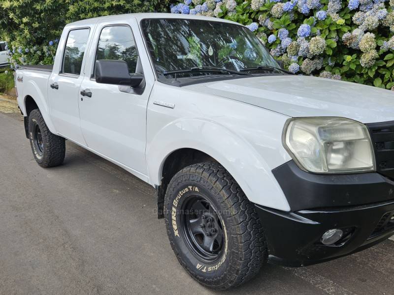 FORD - RANGER - 2011/2012 - Branca - R$ 68.900,00