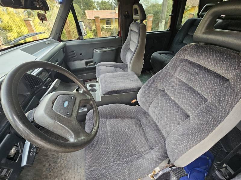 FORD - F-1000 - 1993/1994 - Vermelha - R$ 65.000,00